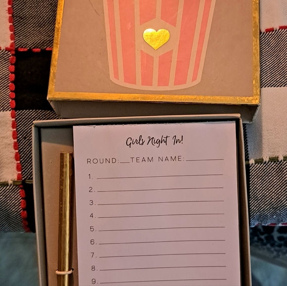 Chic Card Game - Picture 3 of 4